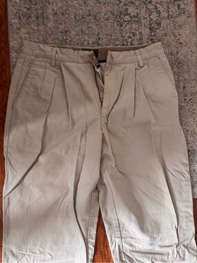 Dockers Men's Pleated Chinos in Light Khaki